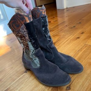 Think! patterned short boots